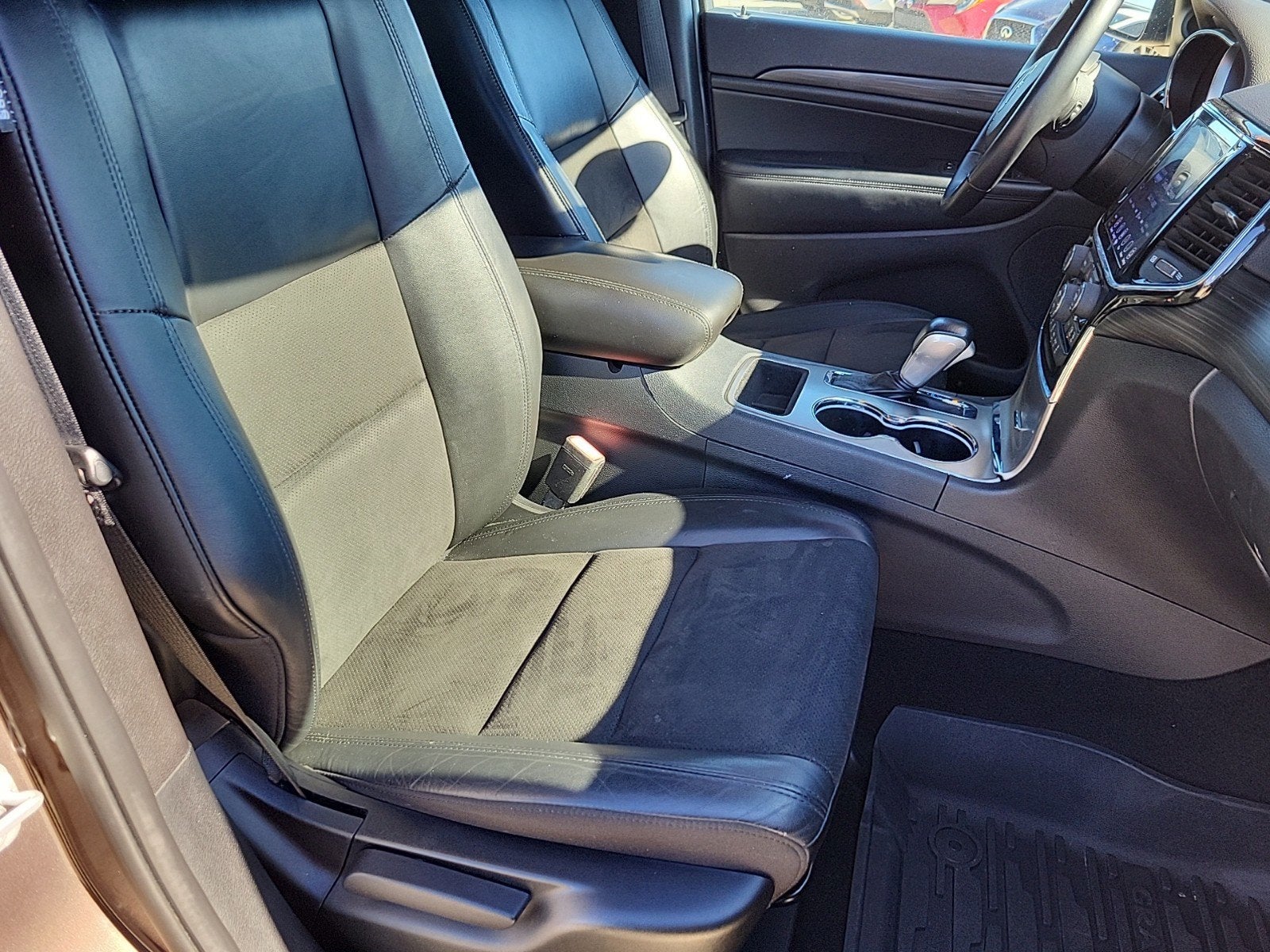 2020 Jeep Grand Cherokee Laredo E