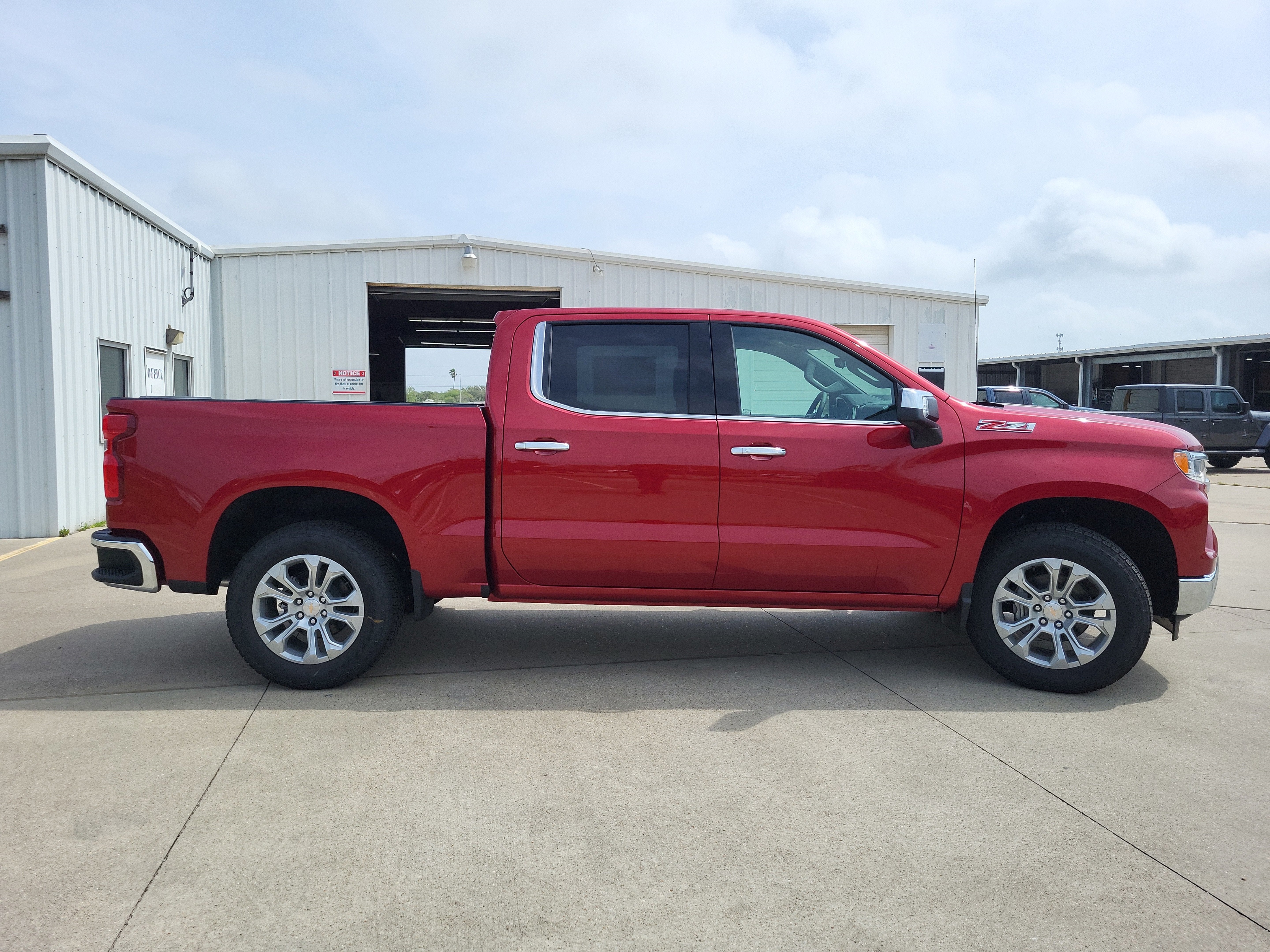 2025 Chevrolet Silverado 1500 LTZ