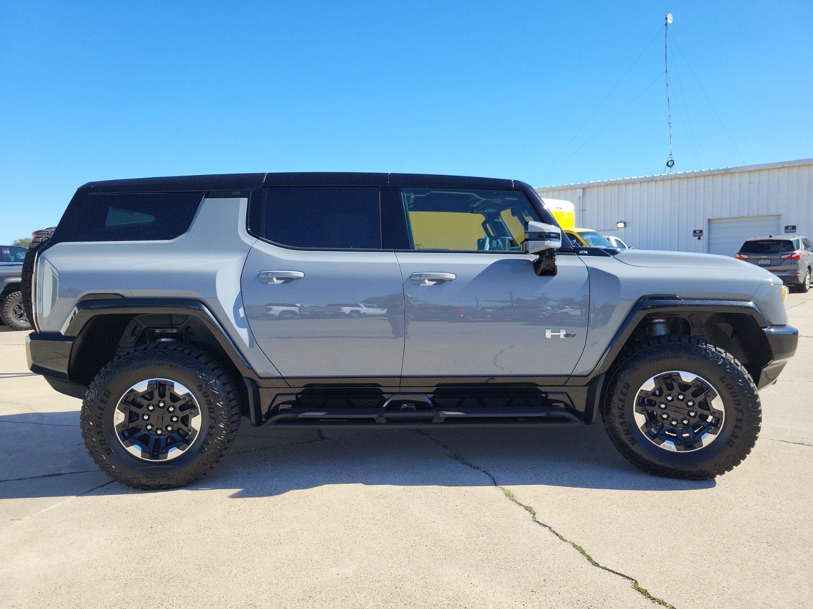 2025 GMC HUMMER EV SUV 2X