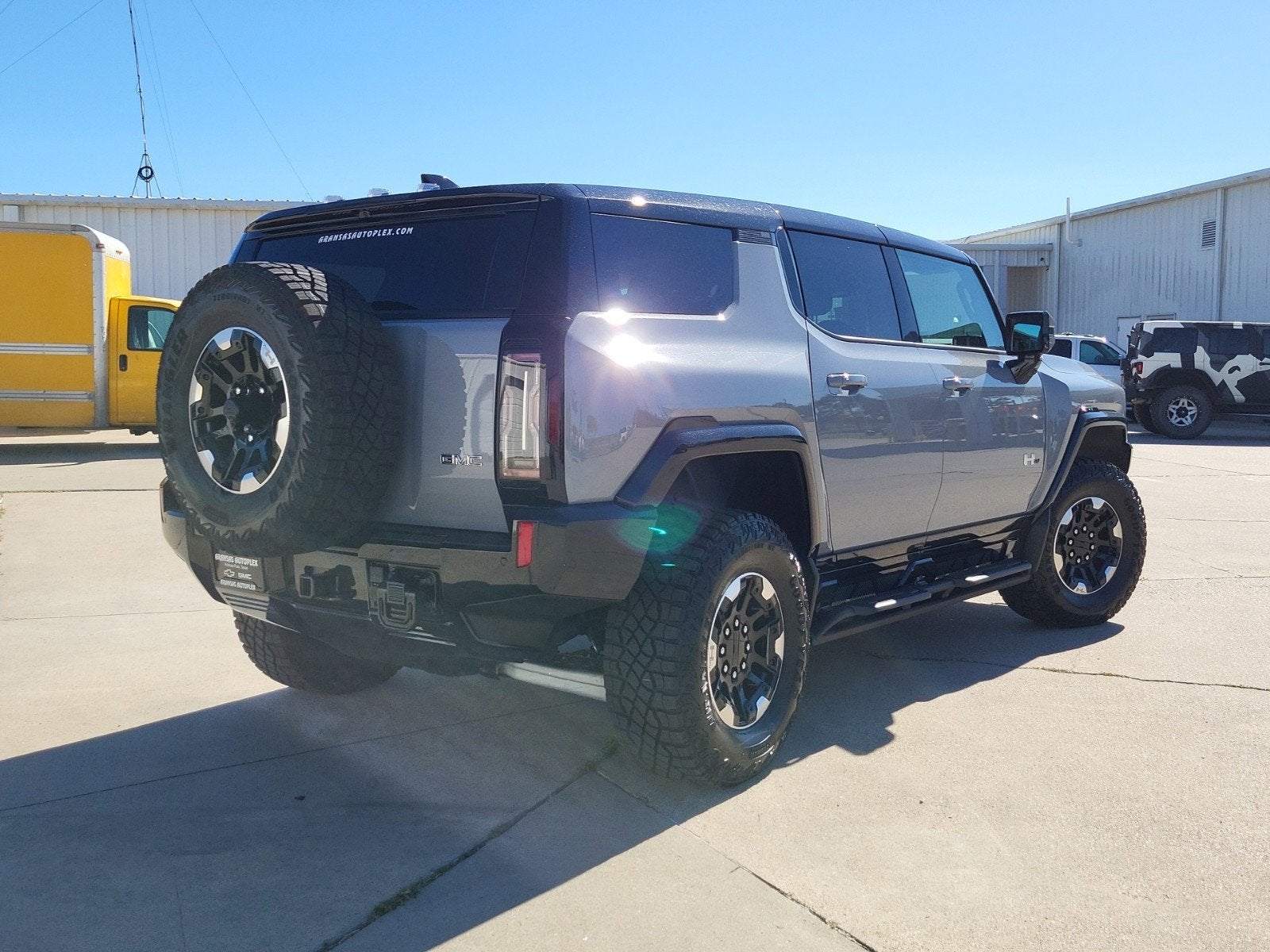2025 GMC HUMMER EV SUV 2X