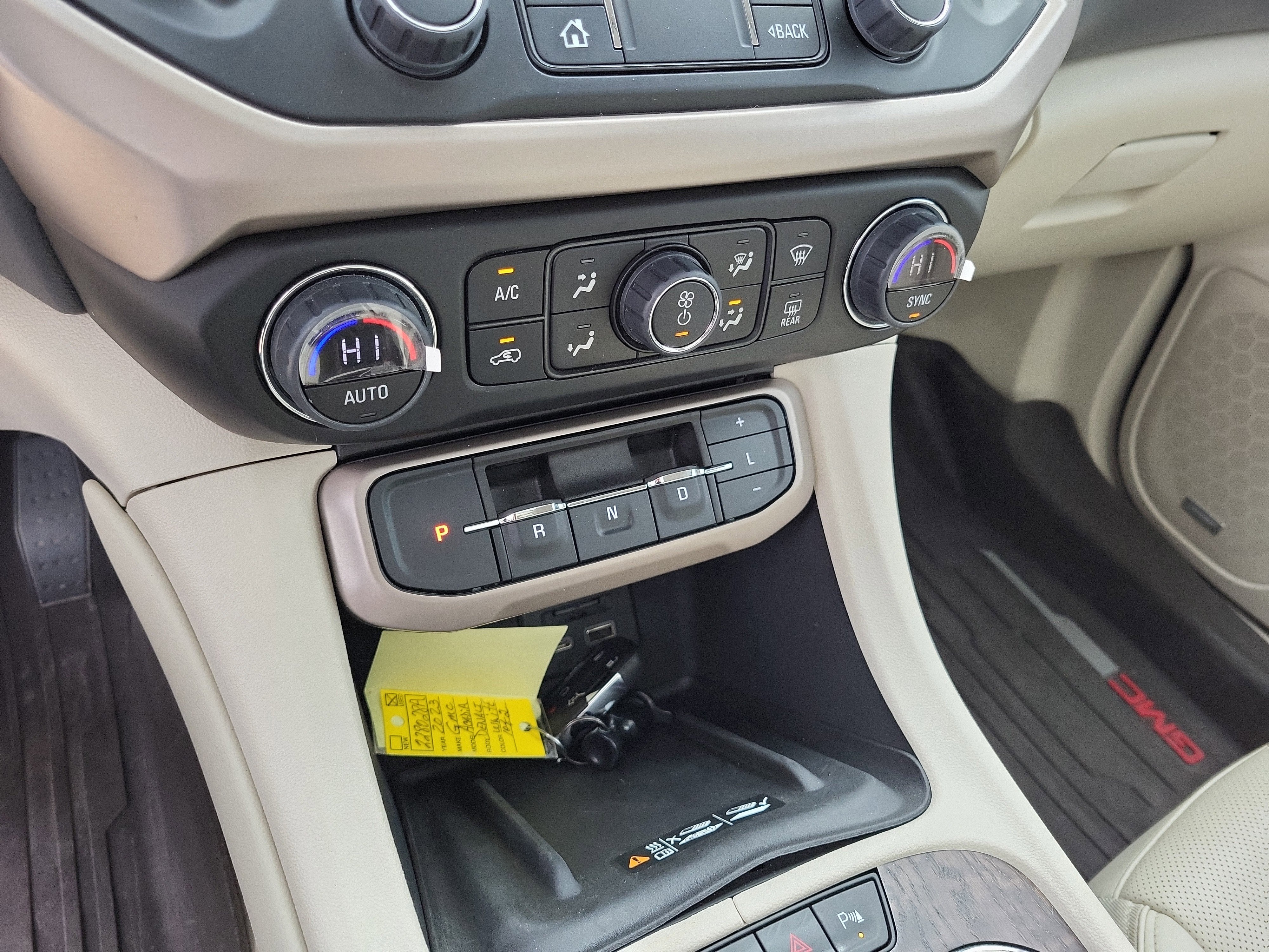 2023 GMC Acadia Denali