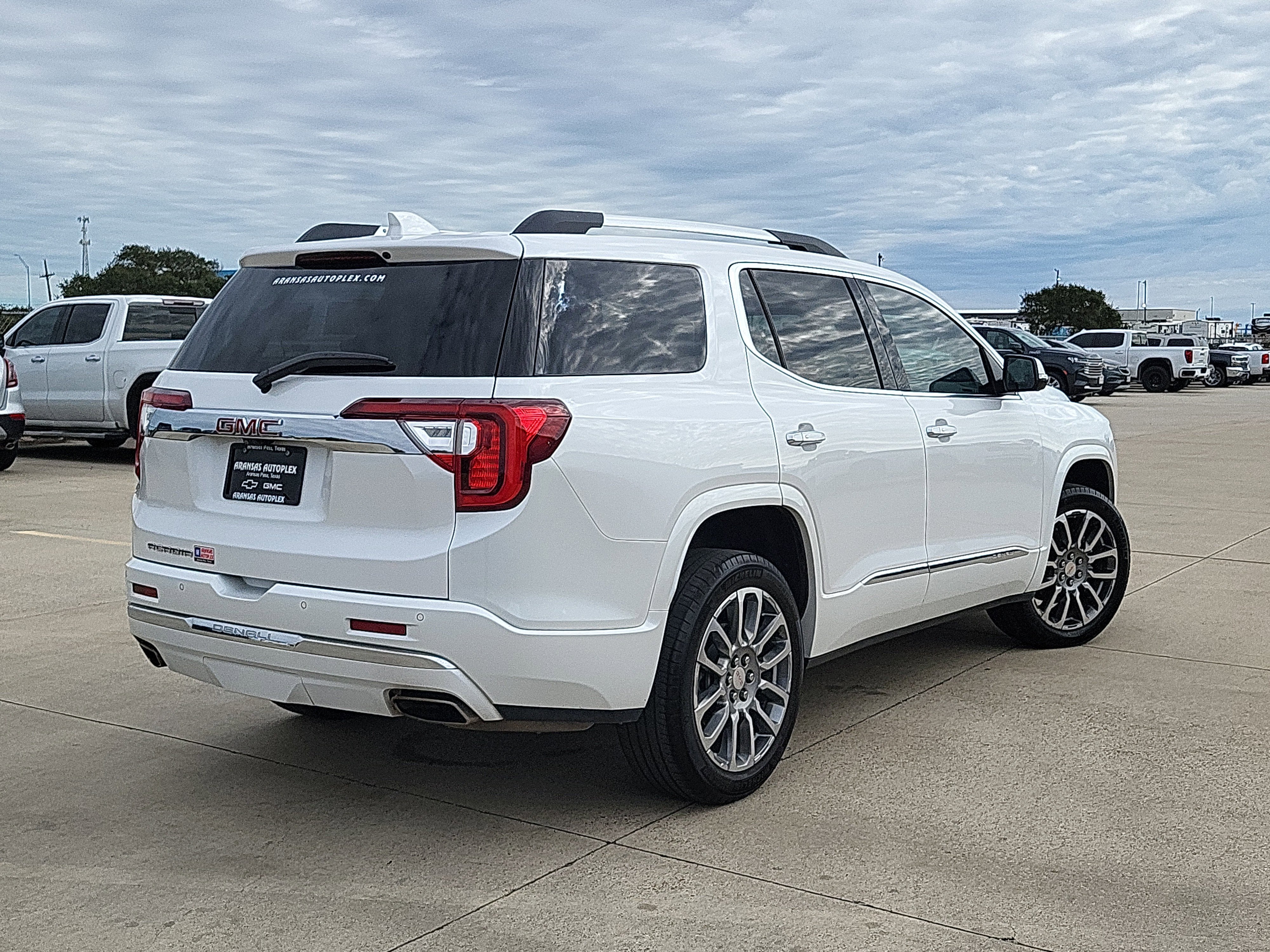 2023 GMC Acadia Denali
