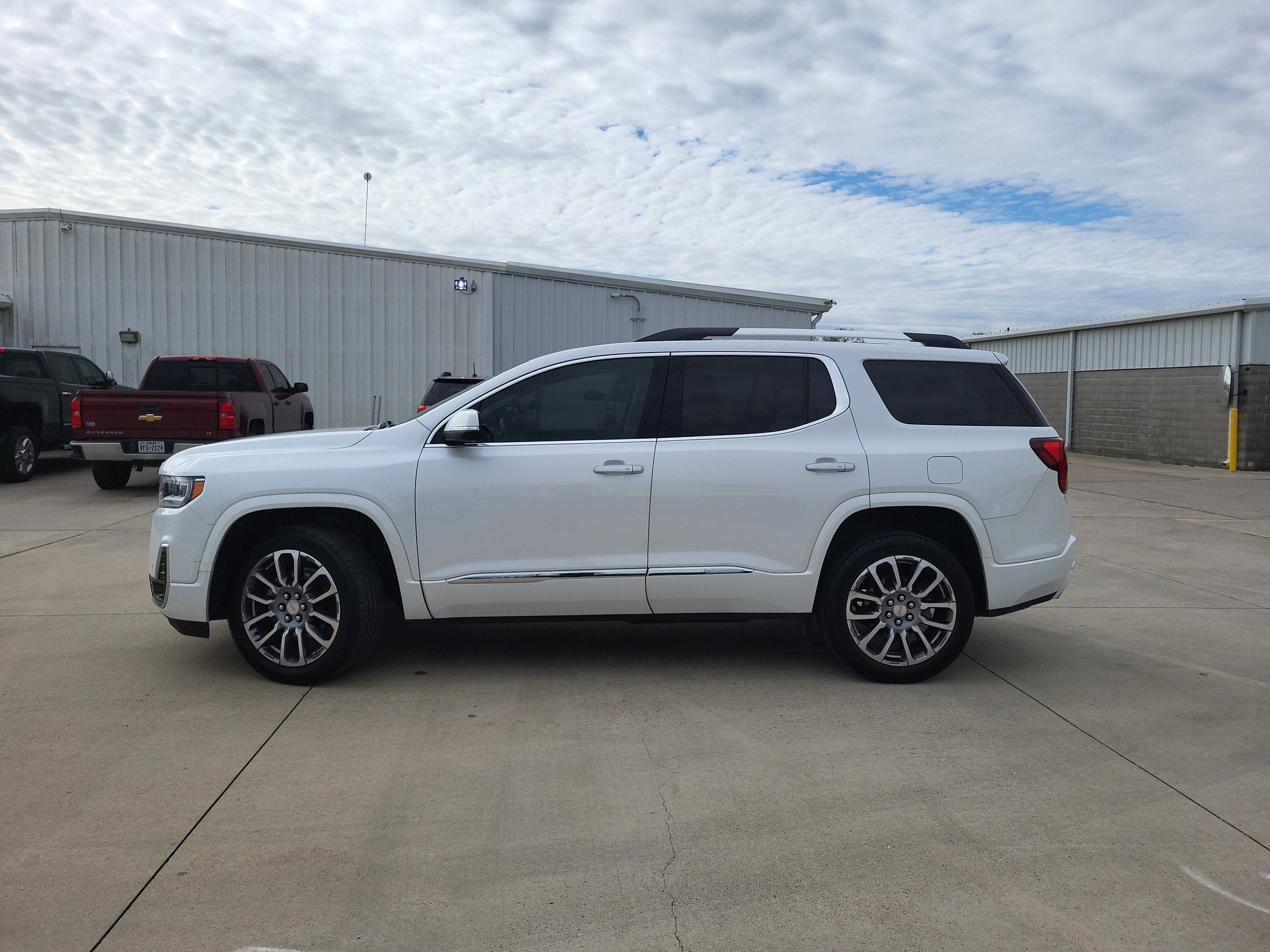 2023 GMC Acadia Denali