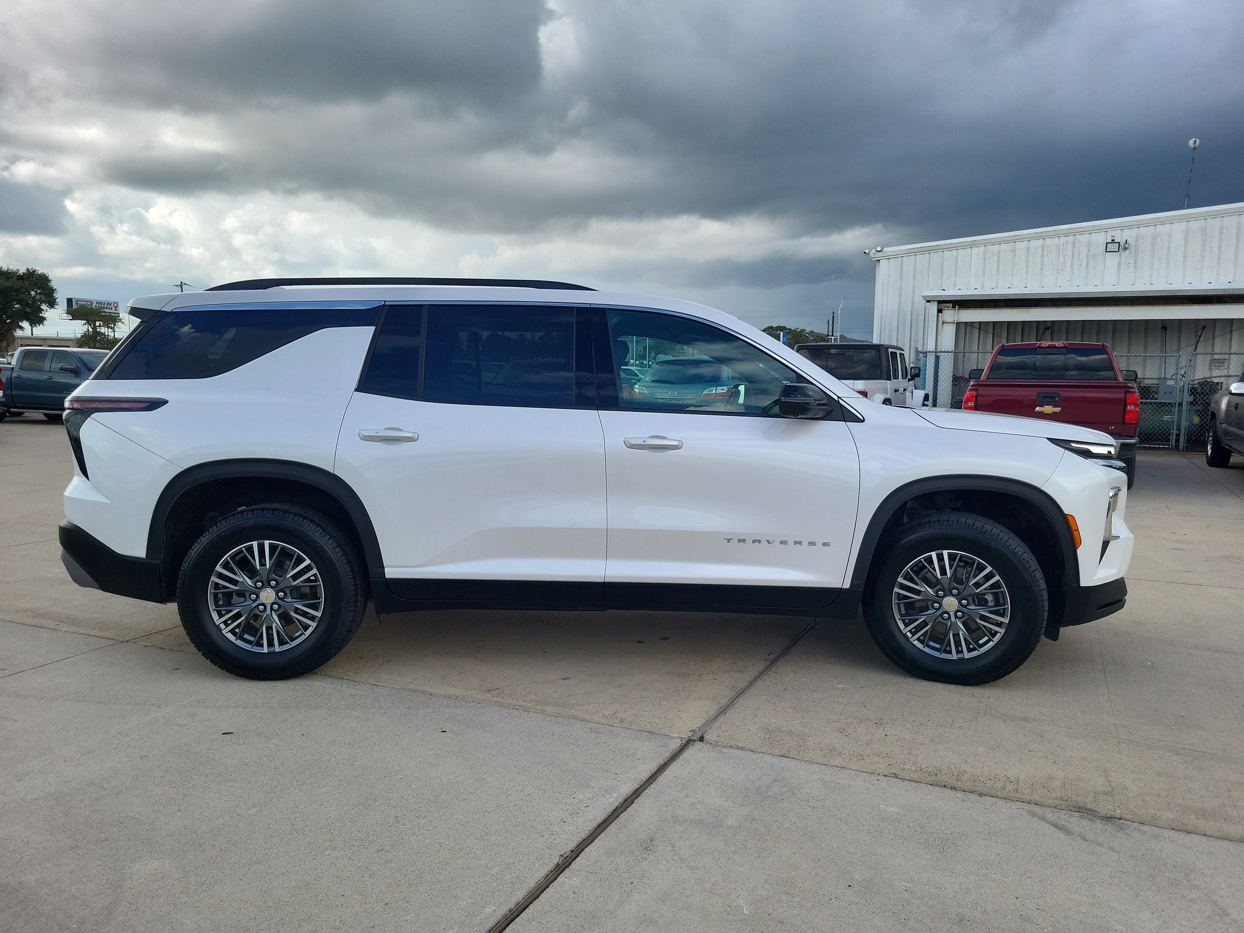 2024 Chevrolet Traverse LT