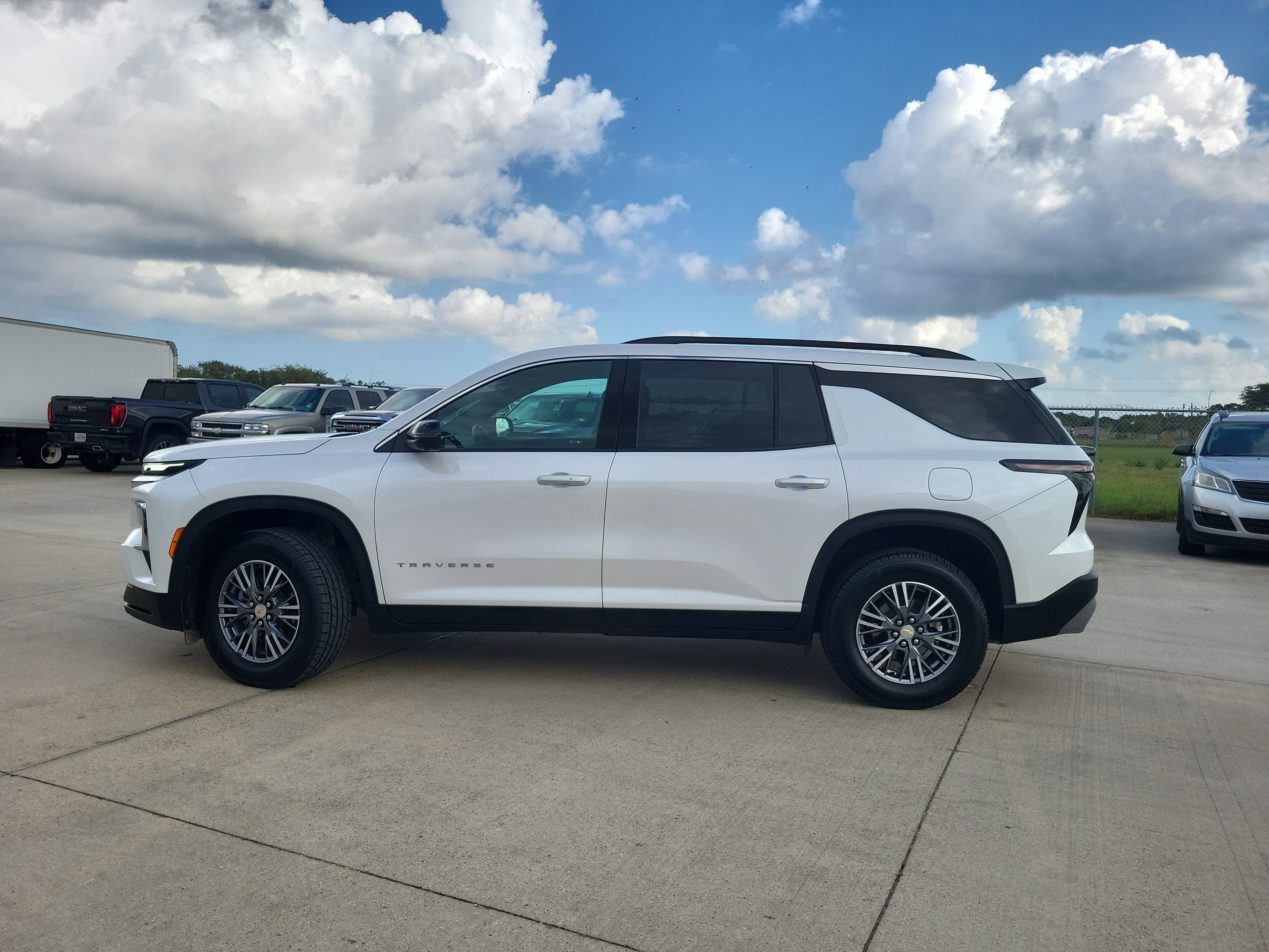 2024 Chevrolet Traverse LT