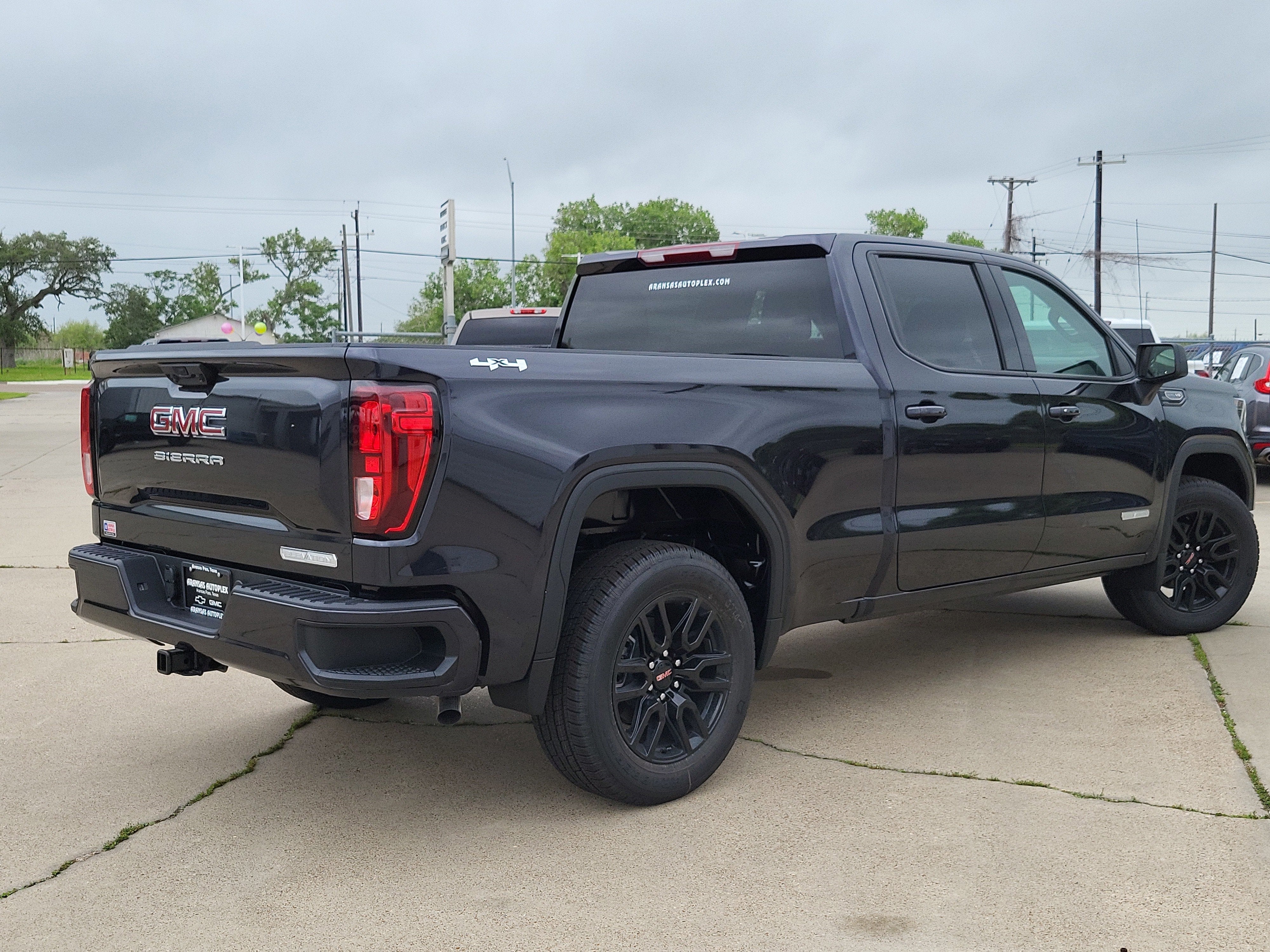 2025 GMC Sierra 1500 Elevation