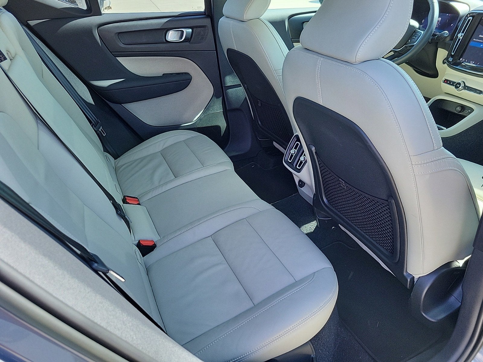 2023 Volvo XC40 Plus Bright Theme