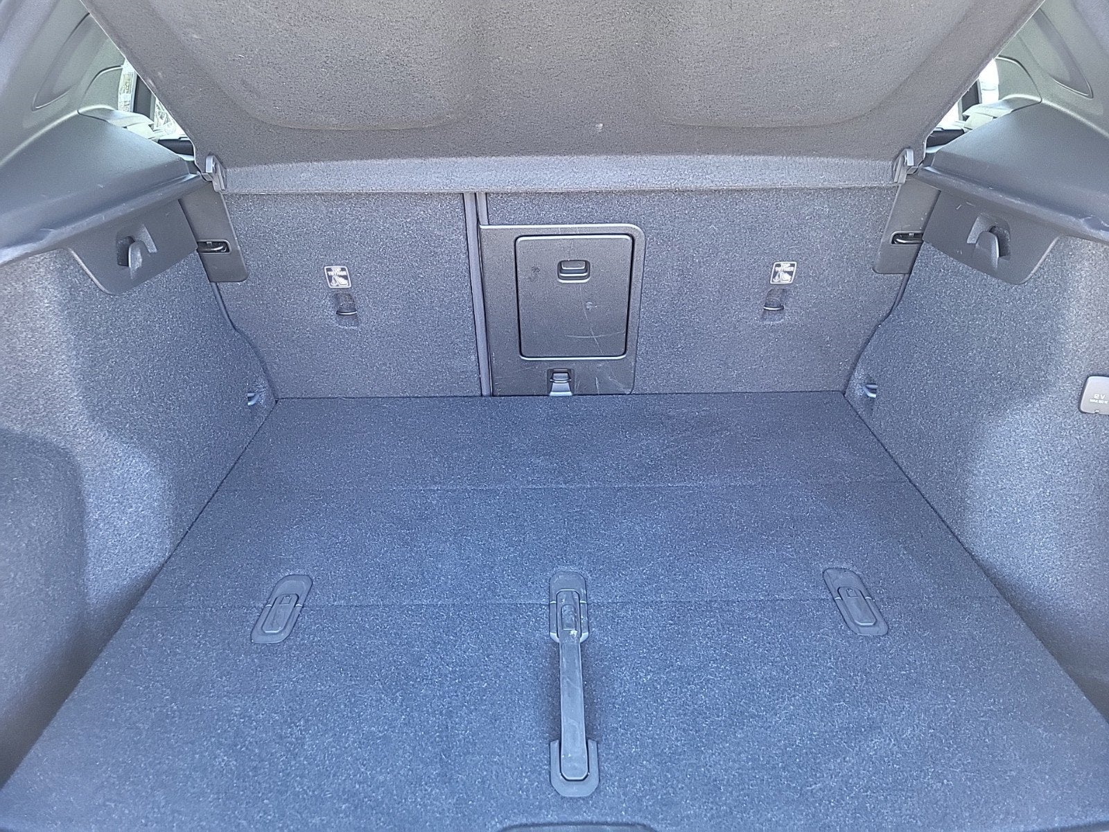 2023 Volvo XC40 Plus Bright Theme