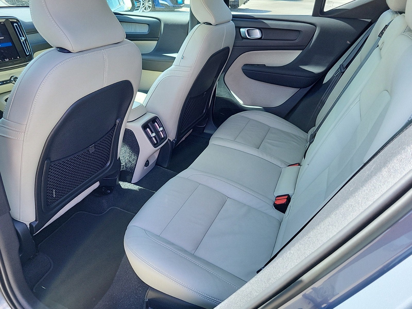 2023 Volvo XC40 Plus Bright Theme