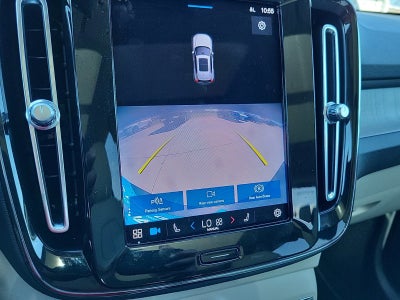 2023 Volvo XC40 Plus Bright Theme