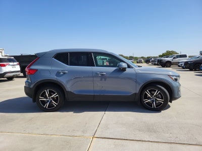 2023 Volvo XC40 Plus Bright Theme