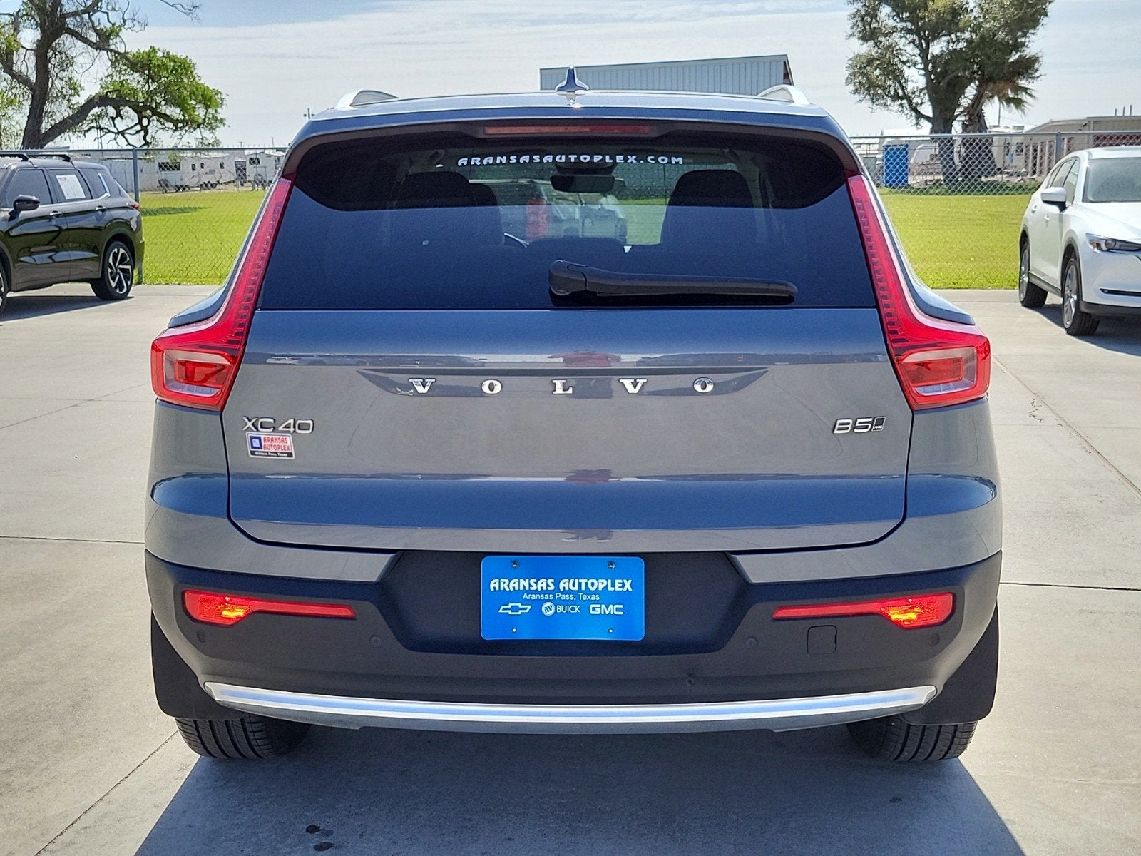 2023 Volvo XC40 Plus Bright Theme